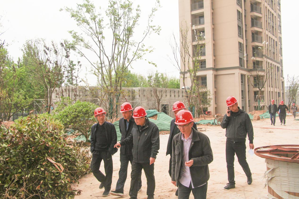 鄭州市國資委黨委書記、主任李秀山一行到美好天境苑項目調(diào)研指導(dǎo)安全生產(chǎn)工作